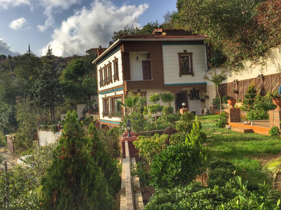 Büyükdere de Boğaz Manzaralı Satılık Bahçeli Villa Sarıyer�in